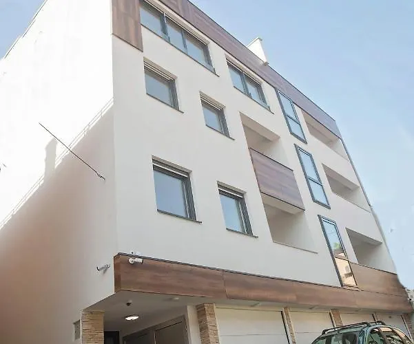 Luna Deluxe Center & Free Parking شقة