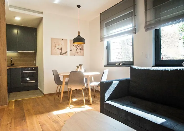 Luna Deluxe Center & Free Parking